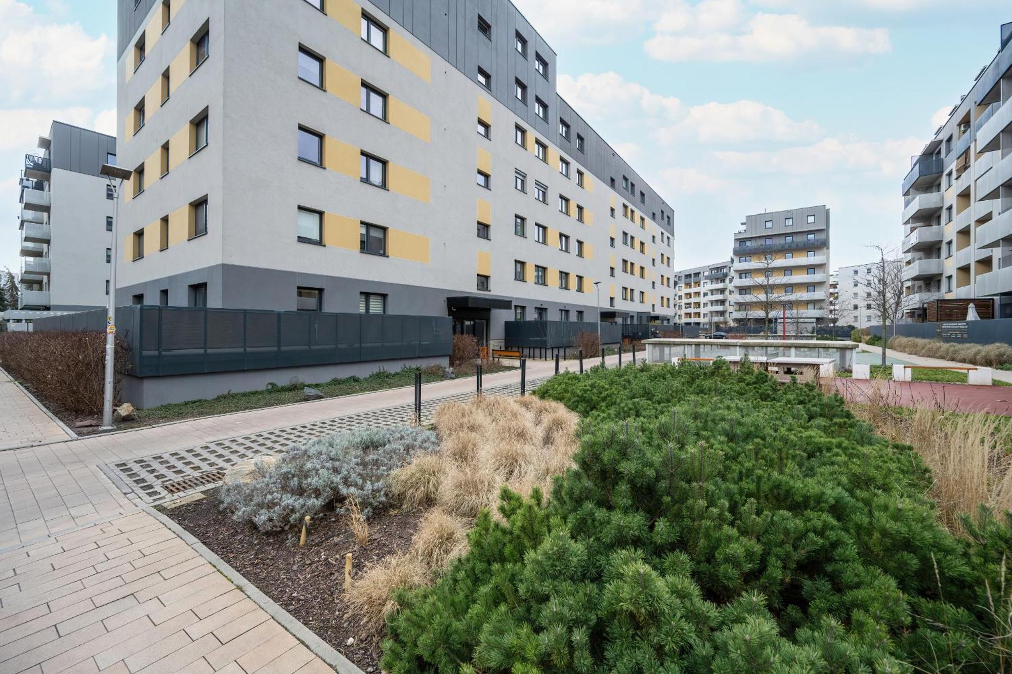 One Bedroom Apartment Nadodrze With Free Garage Wroclaw By Noclegi Renters ภายนอก รูปภาพ